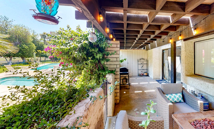 Beautiful Family Home w/Shared Pool/Spa, Firepit, Central AC, & Mountain Views