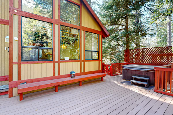 Spacious dog-friendly cabin with creek & mountain views