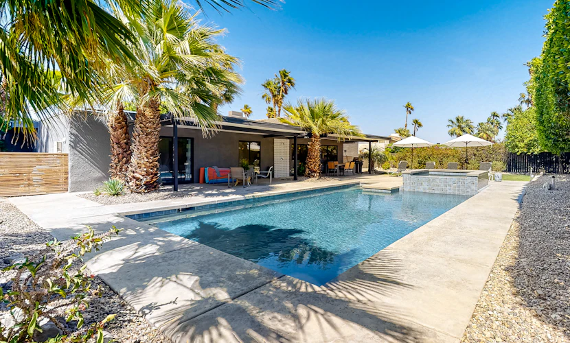 Fantastic desert home with private pool/spa, grill, covered patio, & fast WiFi