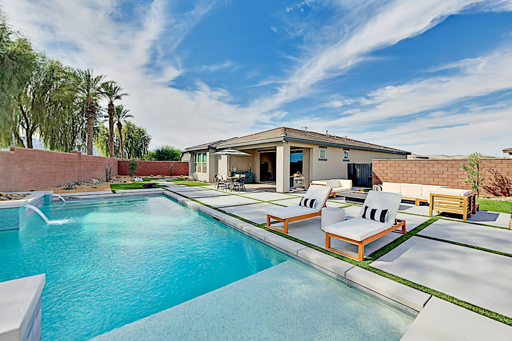 Murray Canyon Manor -31-Day Minimum Rental