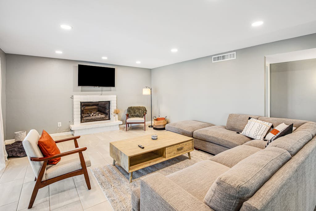 Dog-friendly sunshine stay with private pool, spacious yard, central AC & W/D