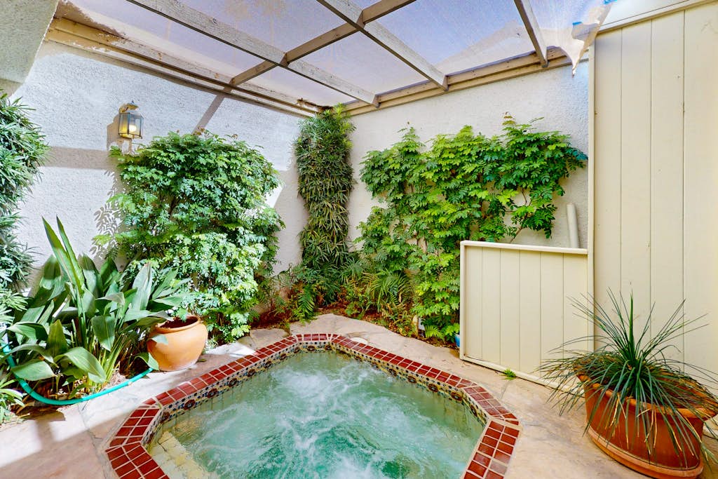 Condo on Golf Course with Private Hot Tub | On-Site Pools & Spa