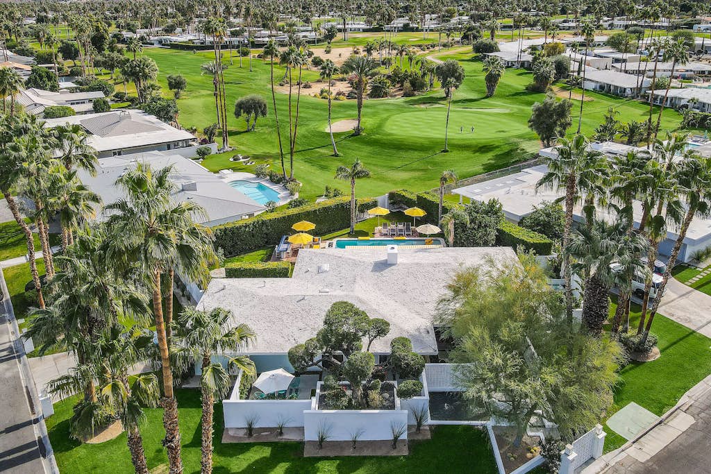 Designer gem with private pool, spa, golf course & mountain views