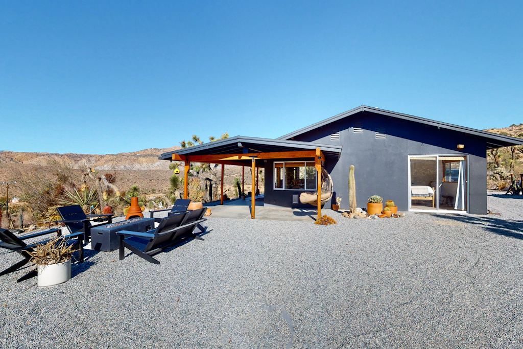 Desert Noir Retreat
