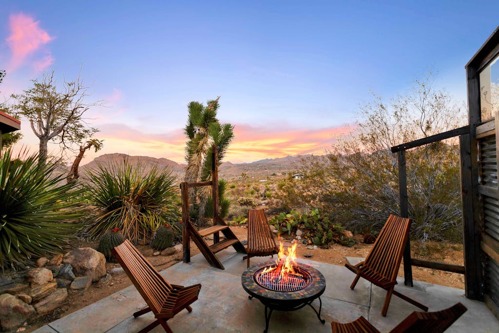 Secluded home on 5 acres with stunning views, fast WiFi, grill, & screened patio