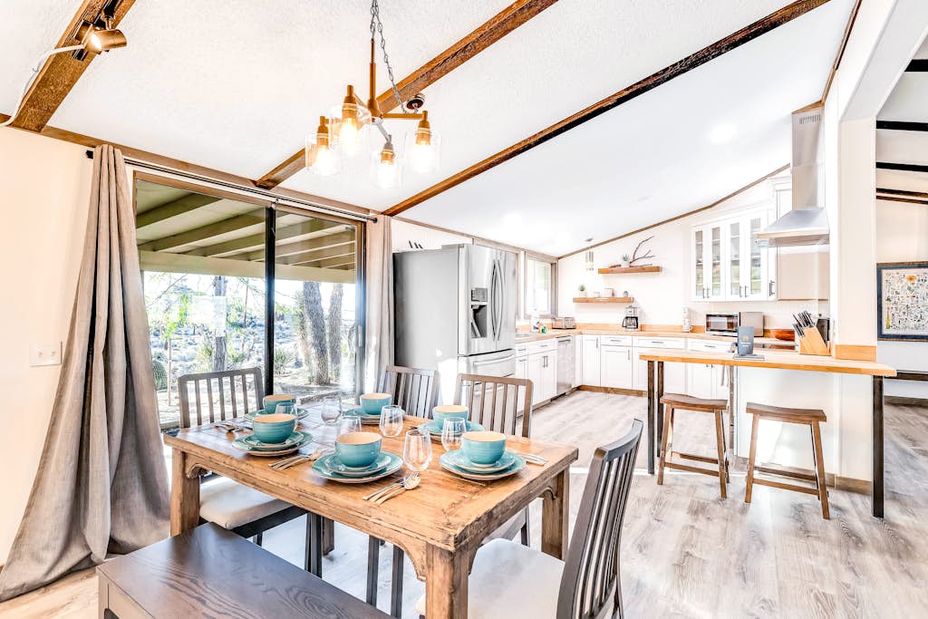 Secluded home on 5 acres with stunning views, fast WiFi, grill, & screened patio