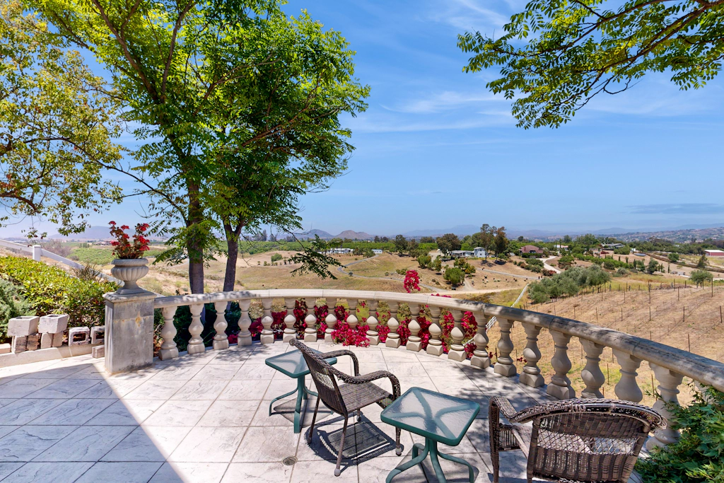 Wine Country Guest House - Vineyard & Mountain Views