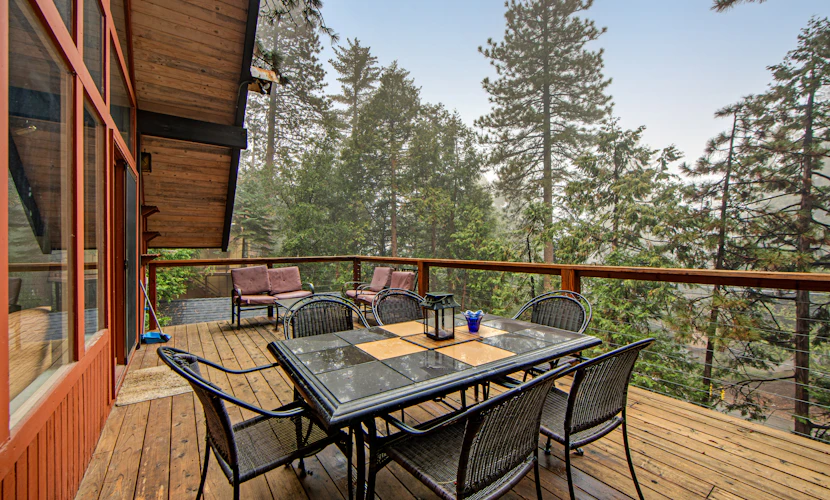 Beautiful, dog-friendly cabin with large decks, forest views, jetted tub, & more