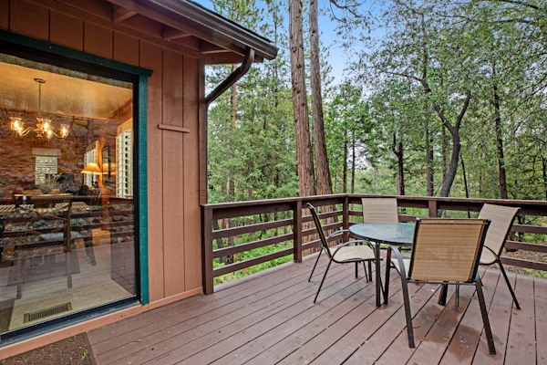 Secluded Dog-Friendly Cabin w/Wood Fireplace, Deck, Private W/D, Mtn Views