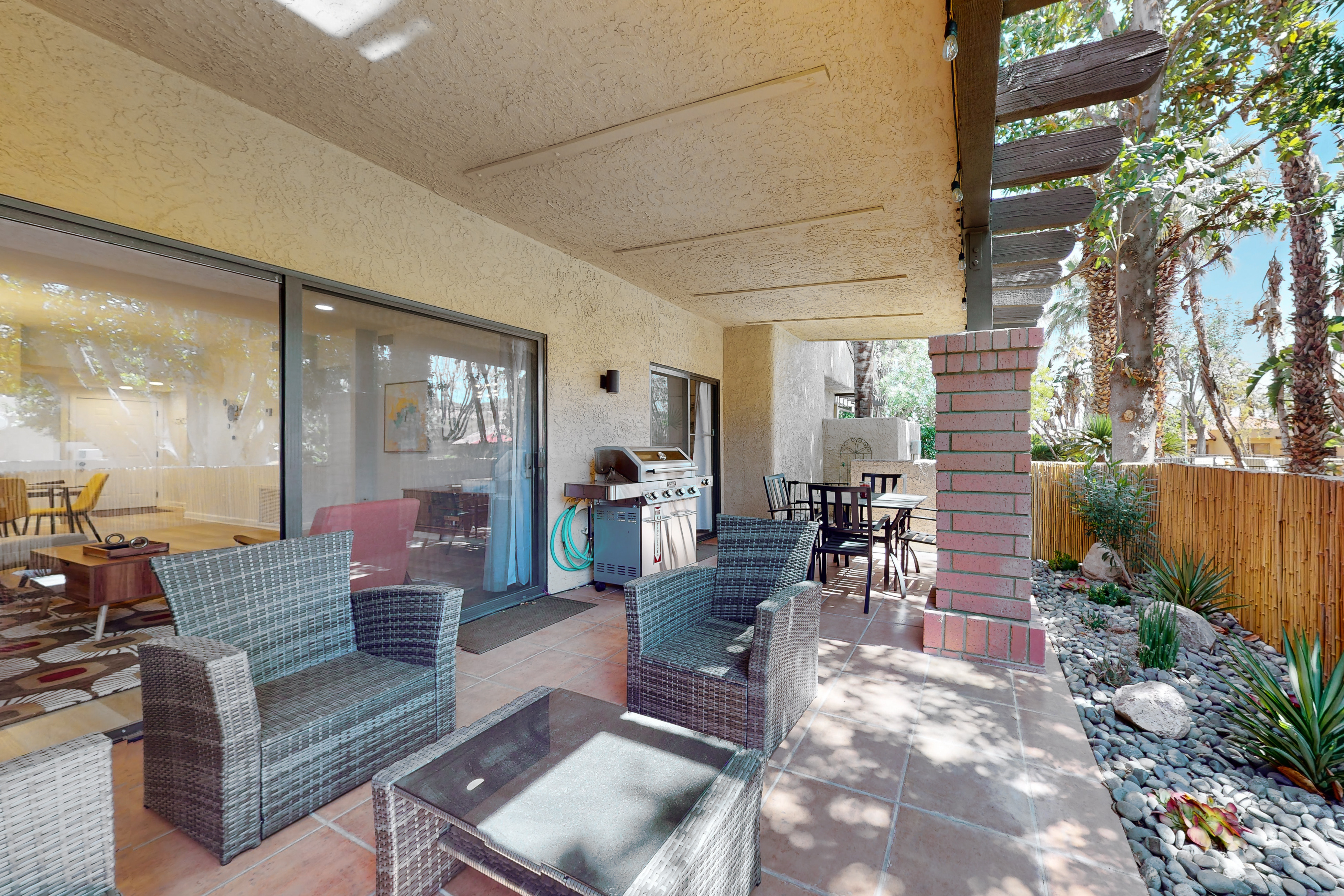 Vibrant dog-friendly condo with hot tub, tennis court, pool, W/D, grill & patio