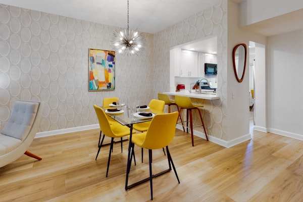 Vibrant dog-friendly condo with hot tub, tennis court, pool, W/D, grill & patio