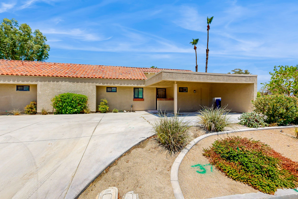 Palm Desert Resorter 42-04