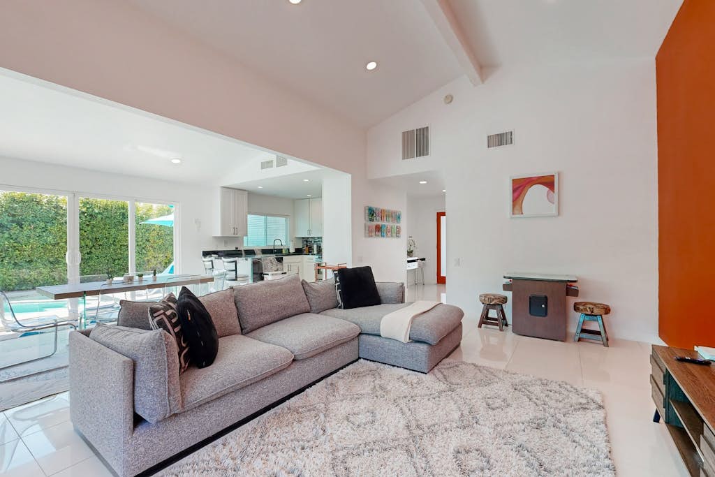 Centrally located home with private pool & hot tub, alfresco dining & firepit