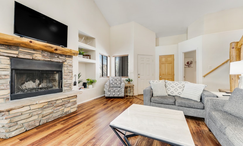 Peaceful retreat with covered porch, washer/dryer - golf/hiking