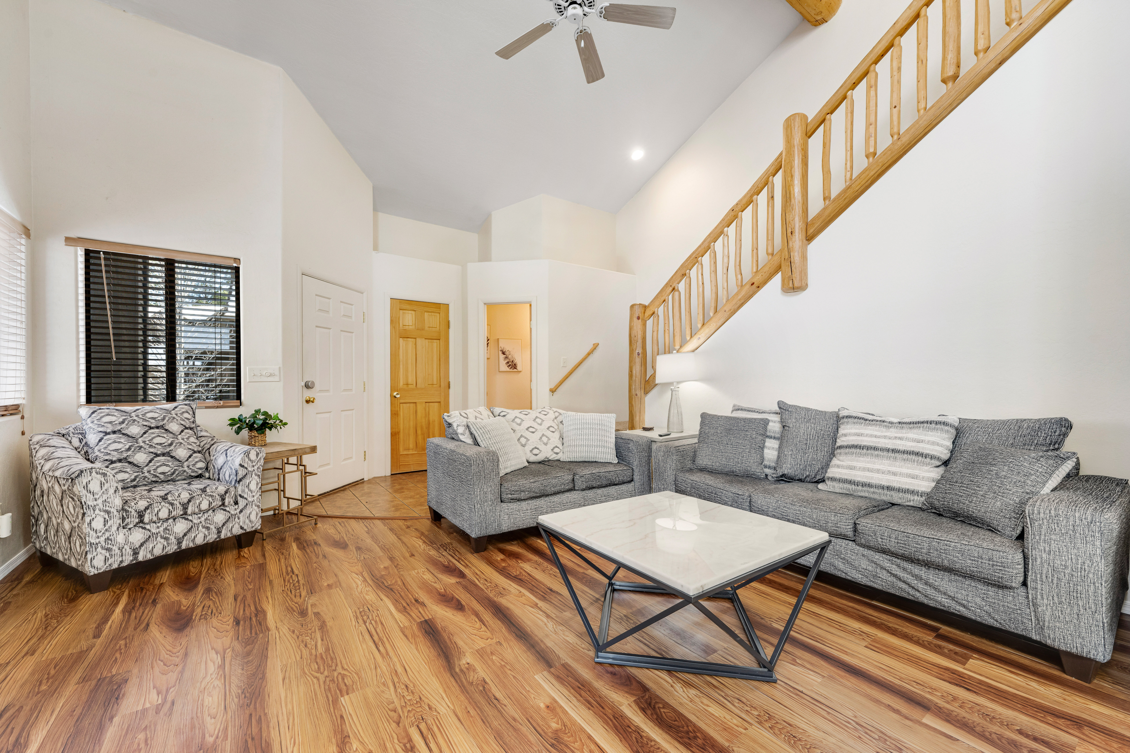 Peaceful retreat with covered porch, washer/dryer - golf/hiking