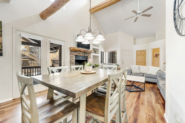 Peaceful retreat with covered porch, washer/dryer - golf/hiking