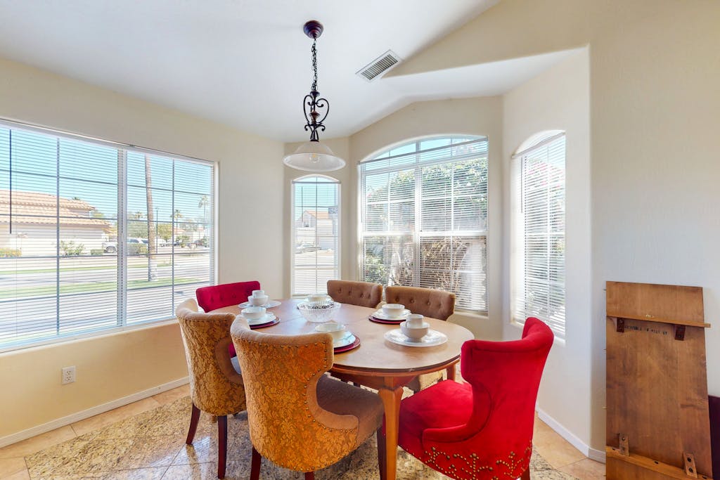 Charming Glendale retreat with an alfresco patio - near parks