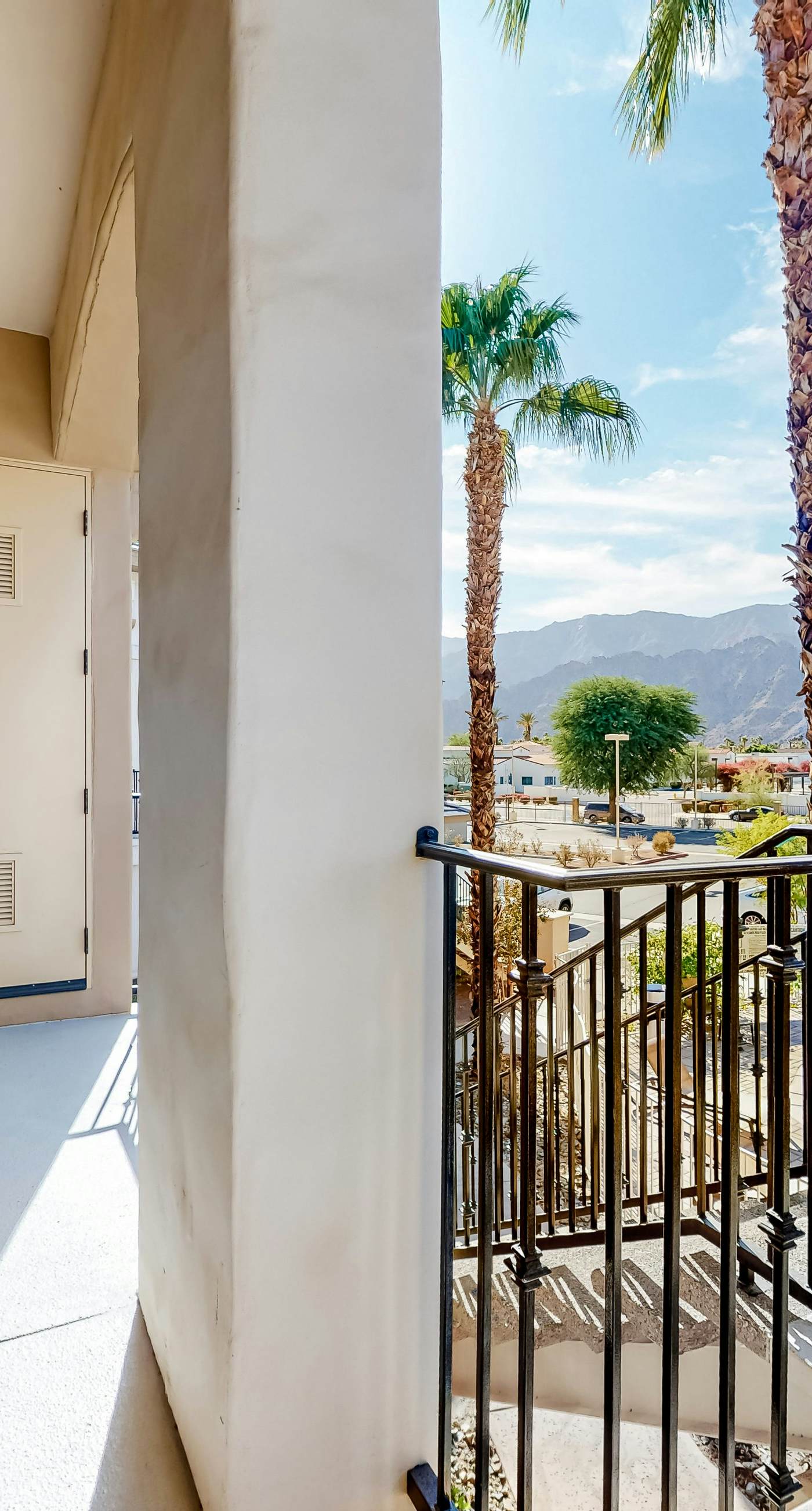 Sunny Days Retreat-260042