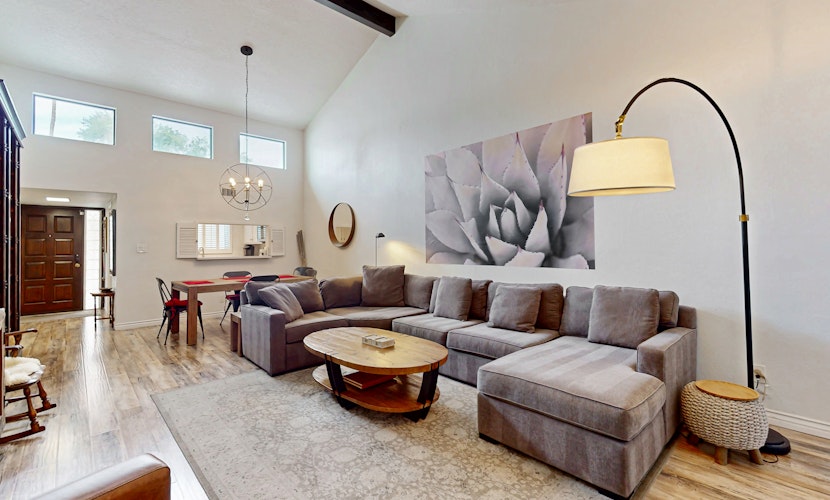 Chic condo close to Old Town with shared pool & hot tub, private washer/dryer