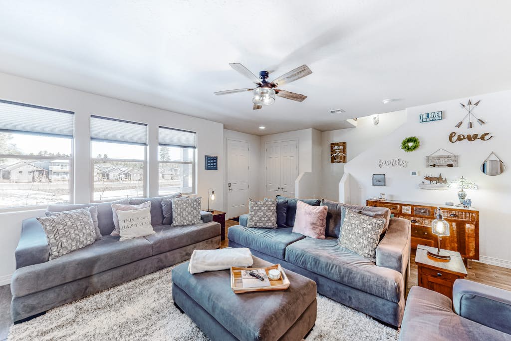 Modern home in a great location with mountain views, grill, patio, & work desk