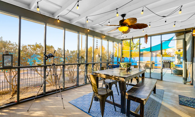 Remodeled dog friendly ranch with hot tub, fire pit, mountain views, WiFi, & AC