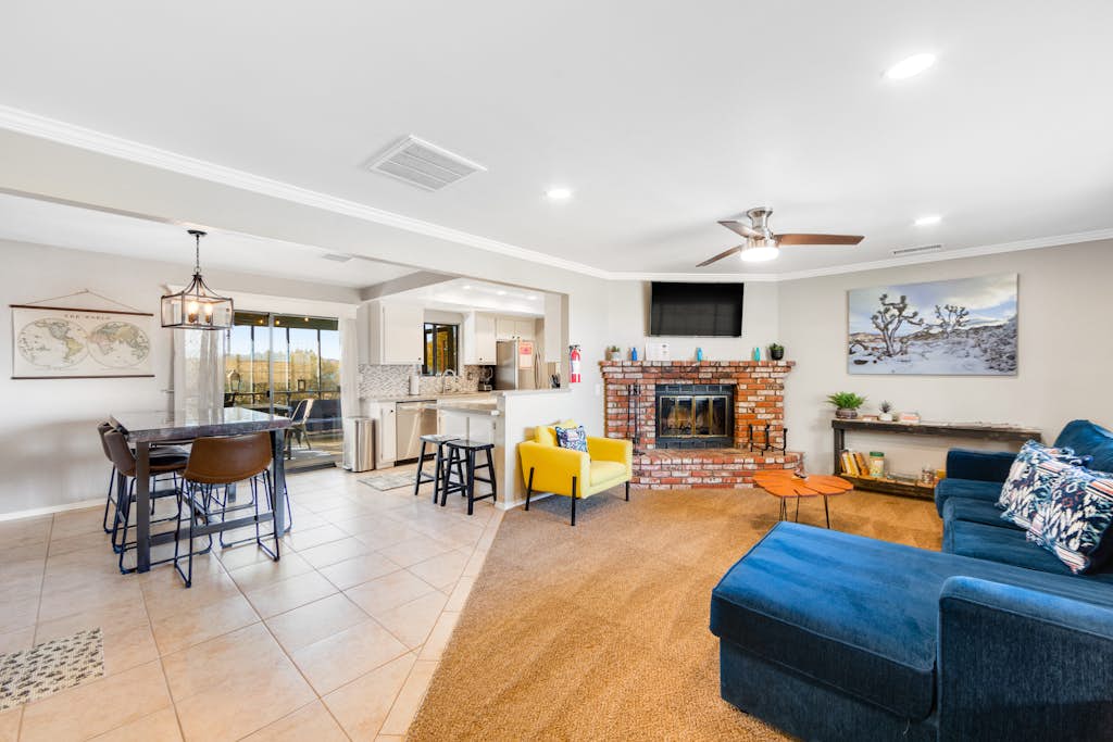 Remodeled dog friendly ranch with hot tub, fire pit, mountain views, WiFi, & AC
