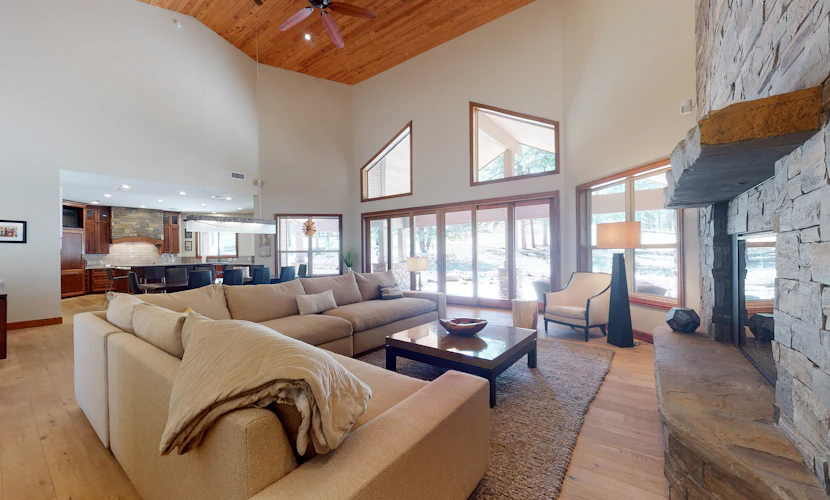 Elegant Flagstaff Golf Club estate with exquisite views, fireplace