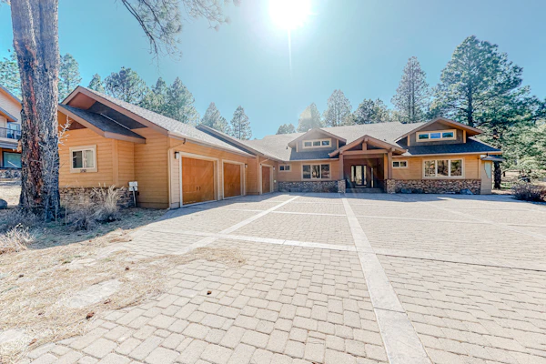 Elegant Flagstaff Golf Club estate with exquisite views, fireplace