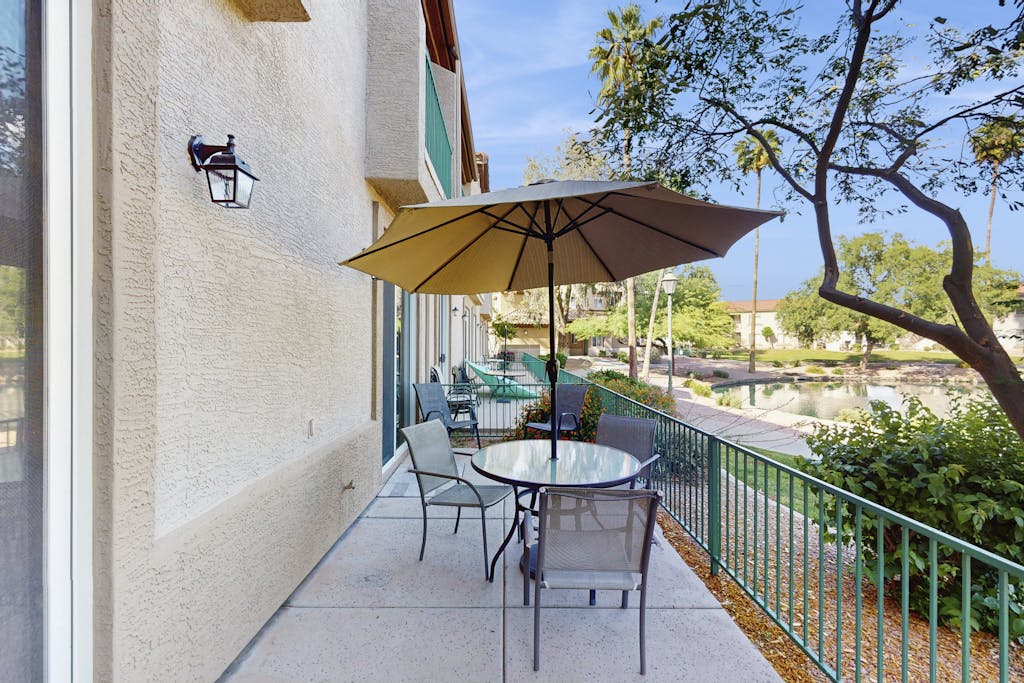 Lakefront condo with private washer/dryer, central AC & heated pool