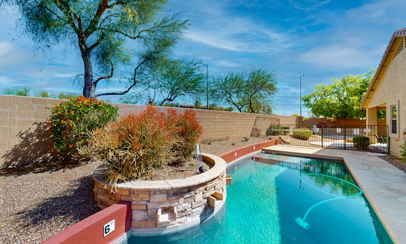 Home in gated community with private pool near sports - great location in Peoria