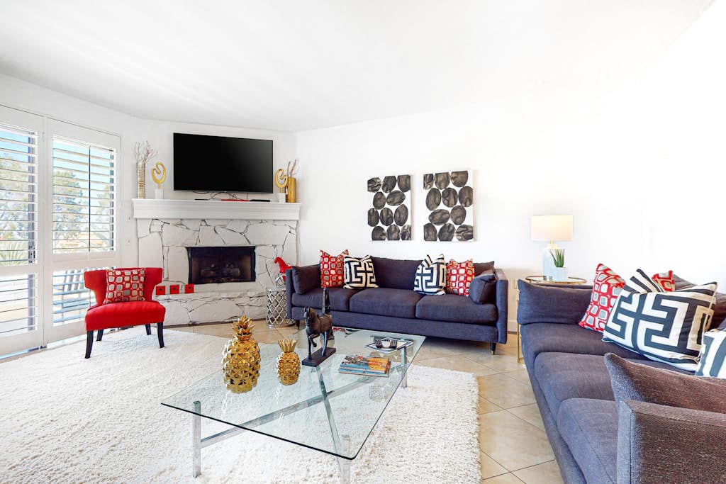 Serene, dog-friendly home w/ private pool, spa & grill - close to El Paseo