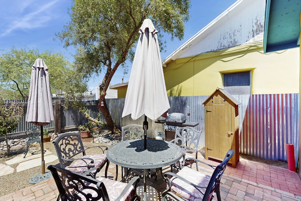 Southwestern home in a great downtown Tucson location w/ furnished patio & yard