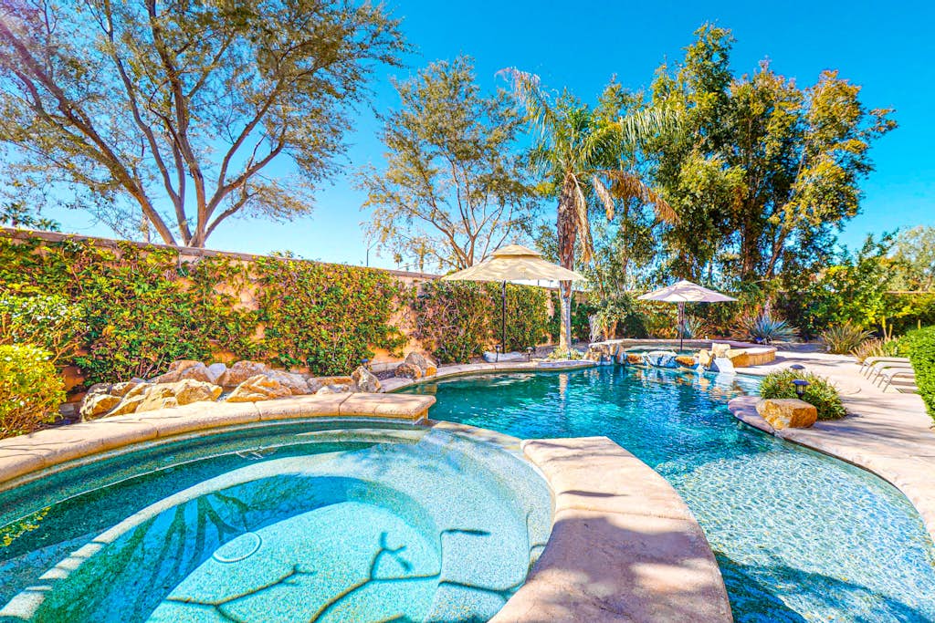 Relaxing home & casita with private pool, pool spa, grill & outdoor fireplaces