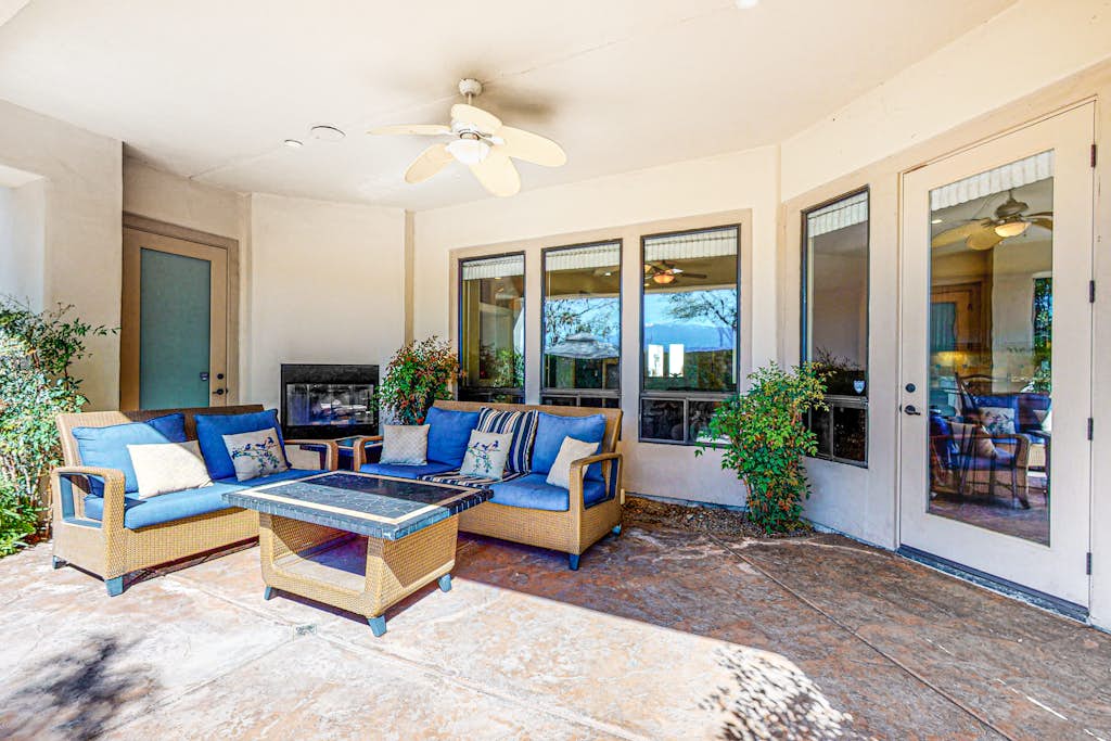 Relaxing home & casita with private pool, pool spa, grill & outdoor fireplaces