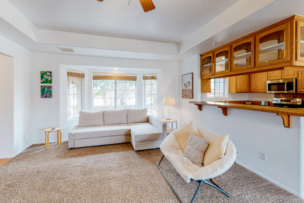 Mountain-view desert retreat with central AC, lanai, & washer/dryer