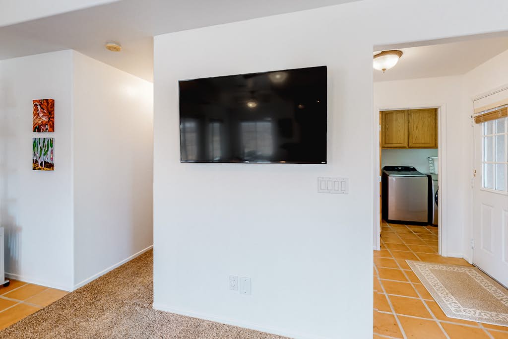 Mountain-view desert retreat with central AC, lanai, & washer/dryer