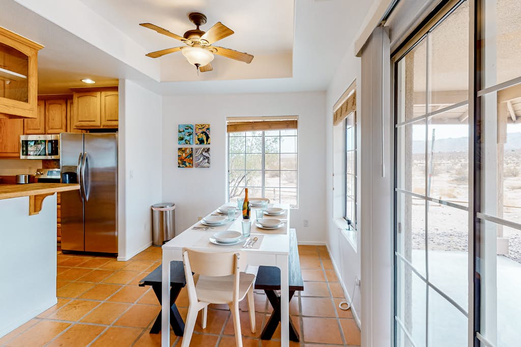 Mountain-view desert retreat with central AC, lanai, & washer/dryer