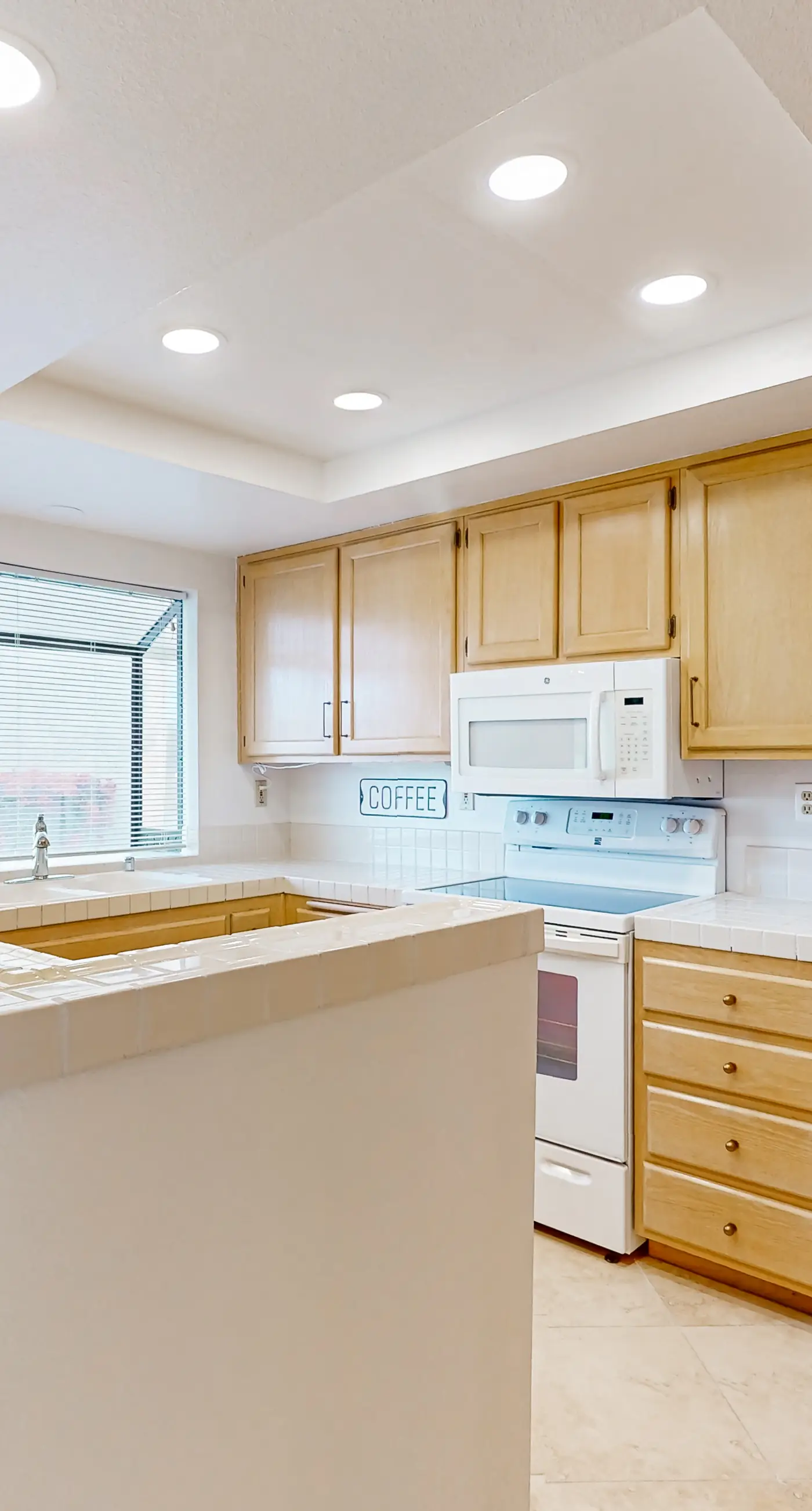 Palm Desert Resorter 16-18