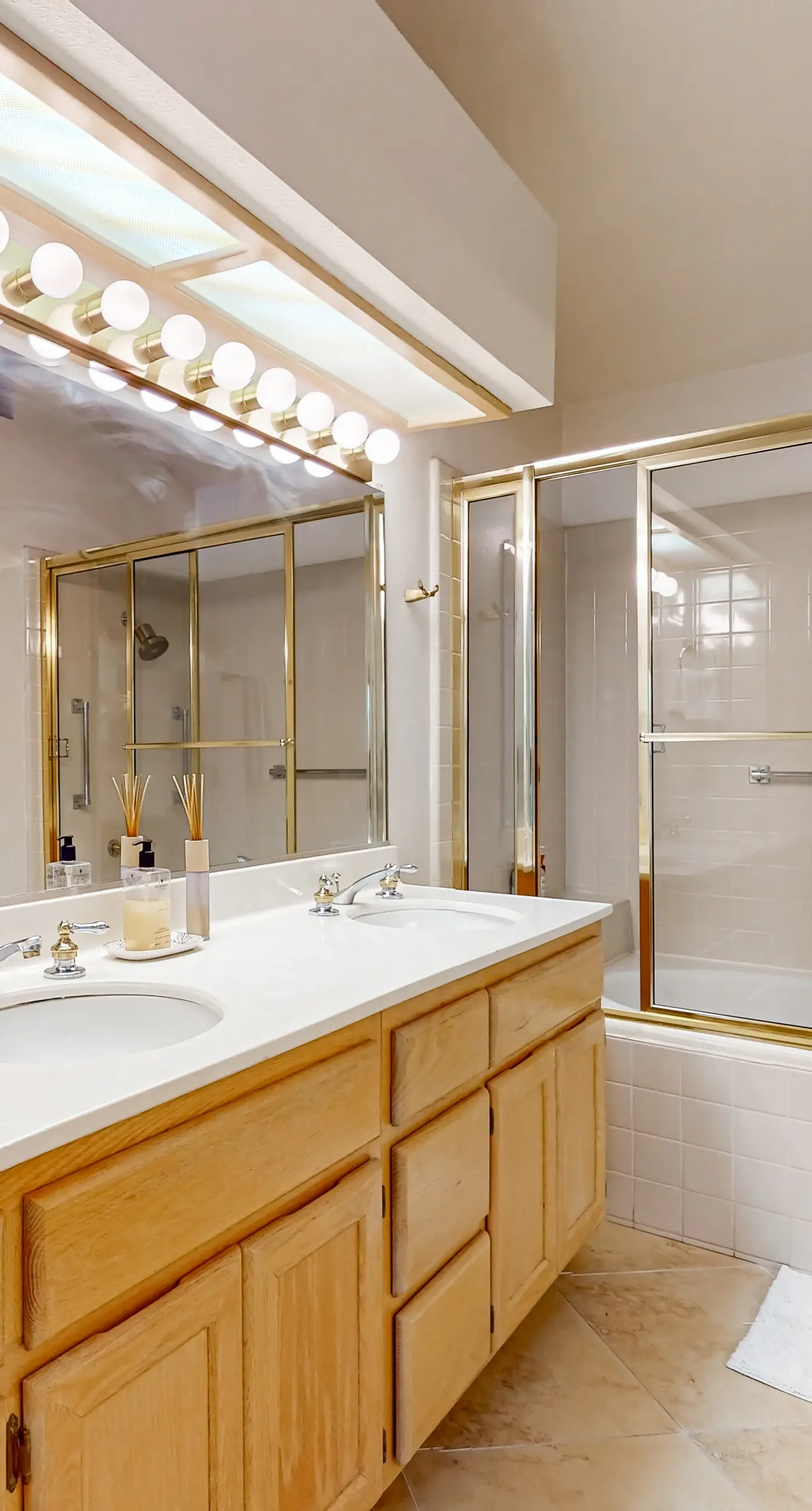 Palm Desert Resorter 16-18