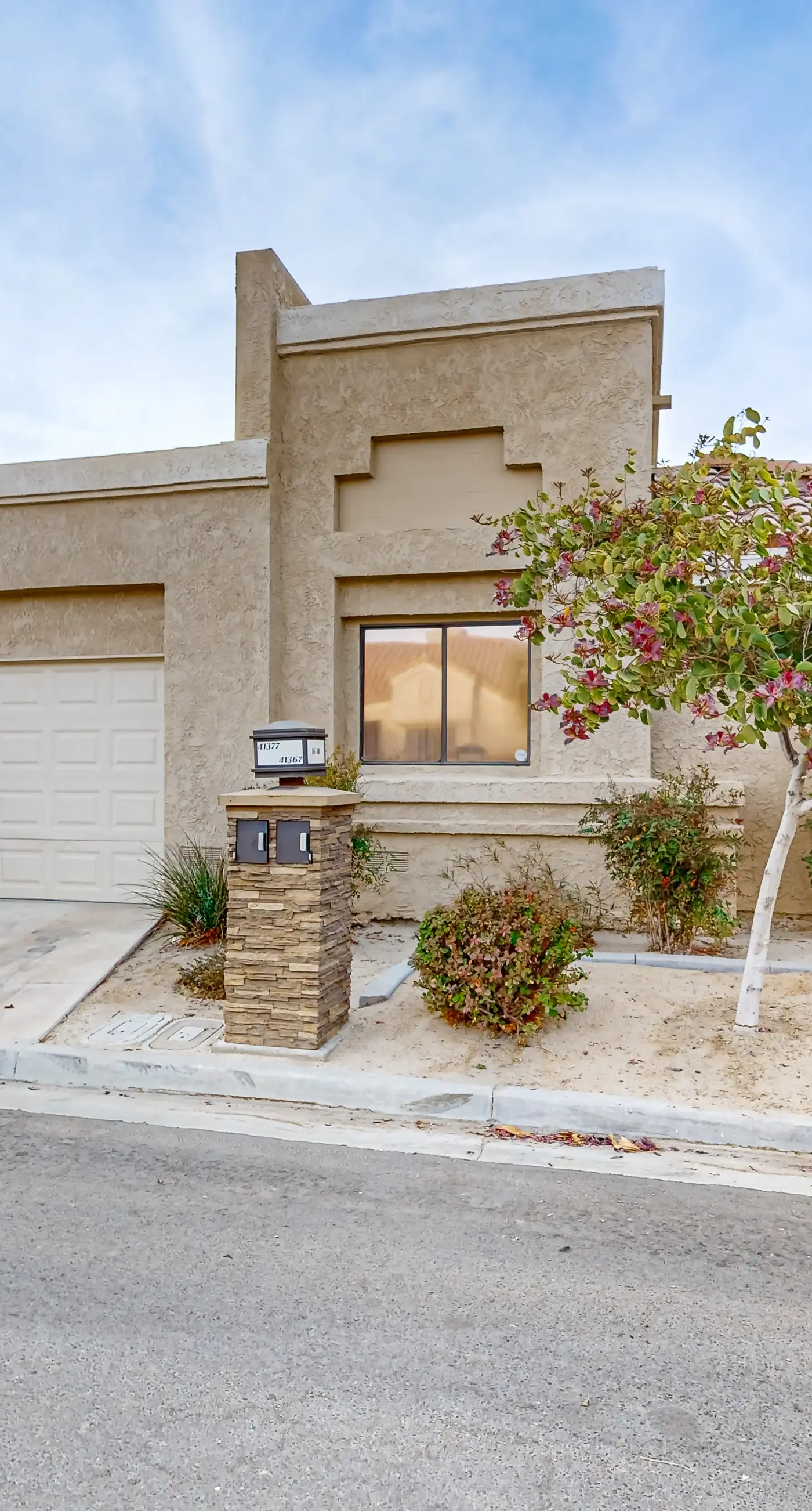 Palm Desert Resorter 16-18