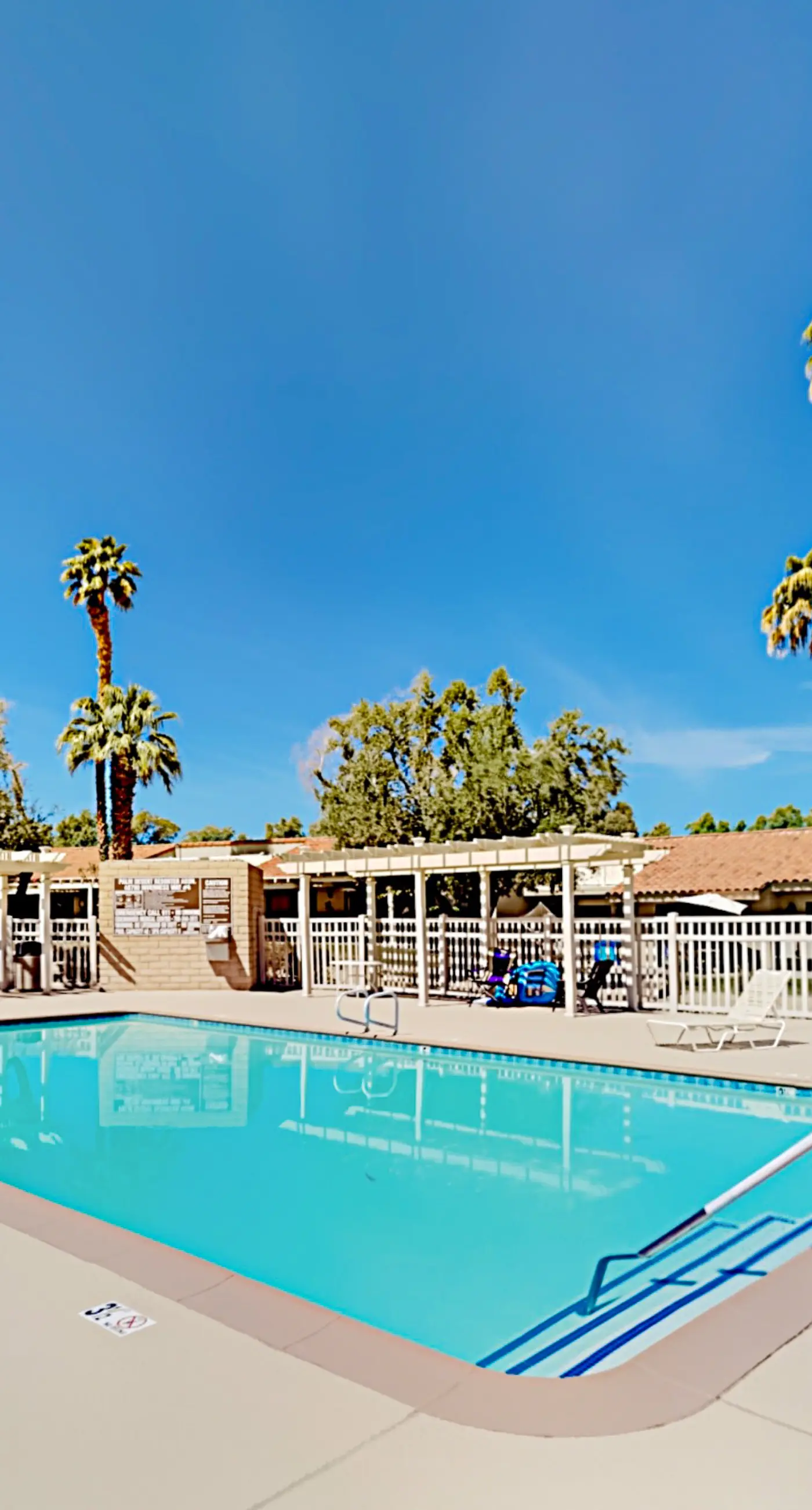 Palm Desert Resorter 16-18