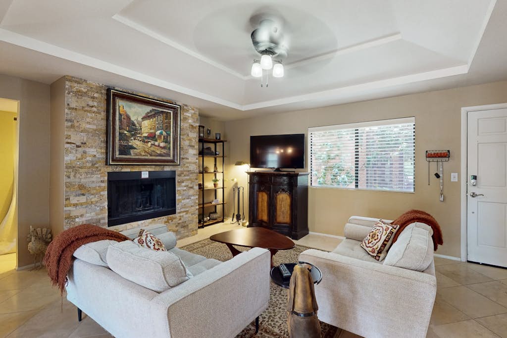 Dog-friendly condo with resort-style pool, hot tub, tennis & mountain-view lanai