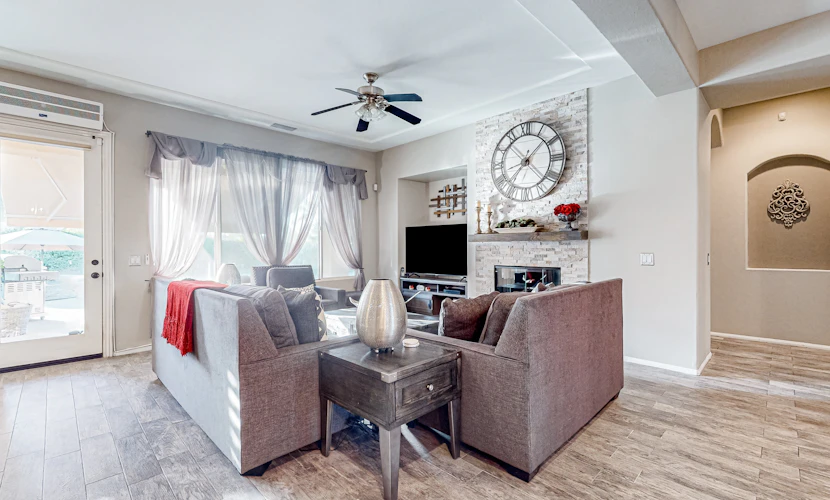 Luxury home with an enclosed yard, pool, pool spa, & chef's kitchen - dogs ok