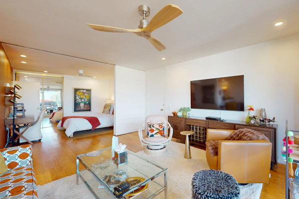 Cute and spacious condo w/ outdoor patio, pool & hot tub access close to hiking