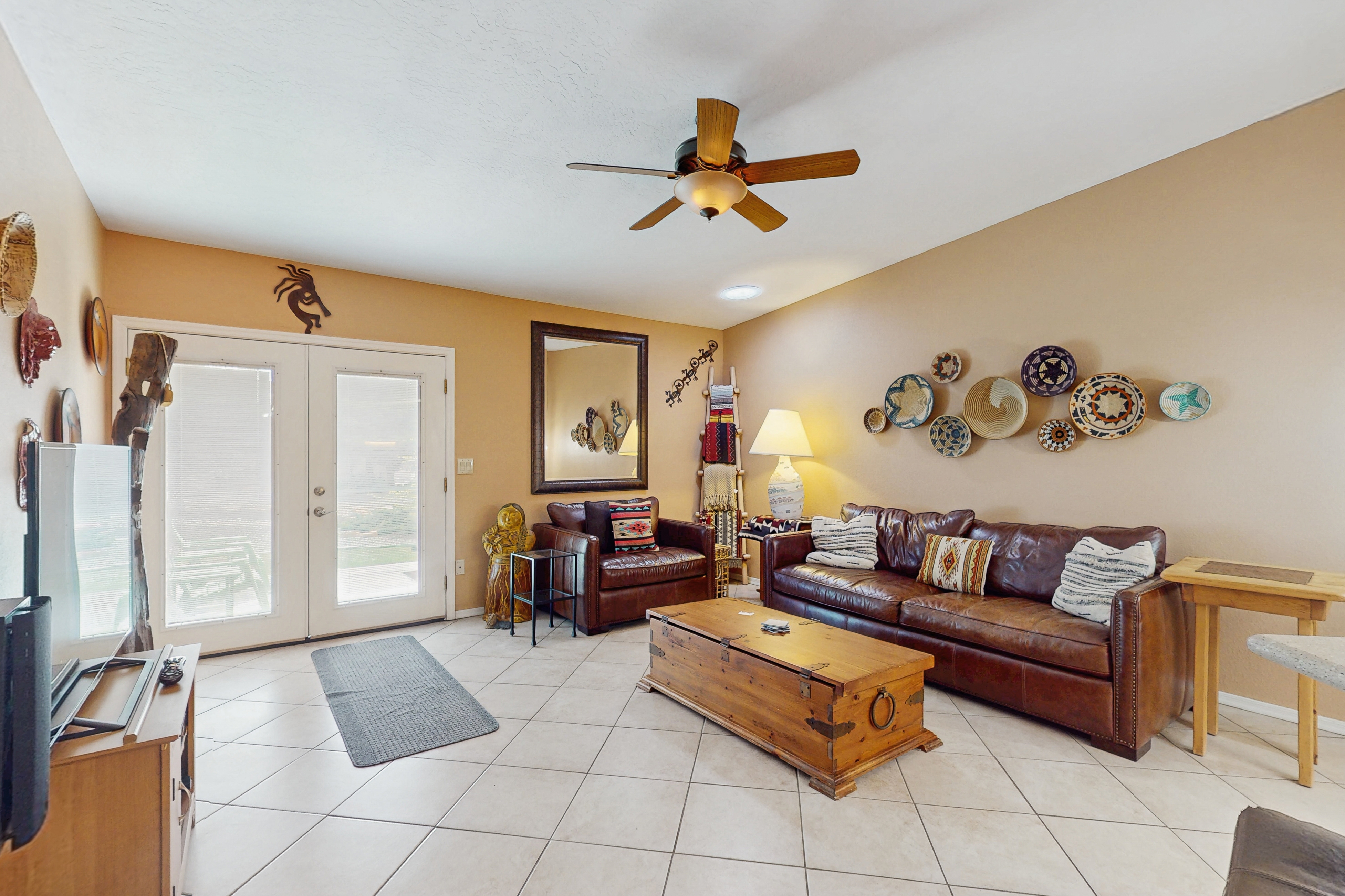 Dog-friendly Sedona town home, walking distance to shops & surrounded by beauty