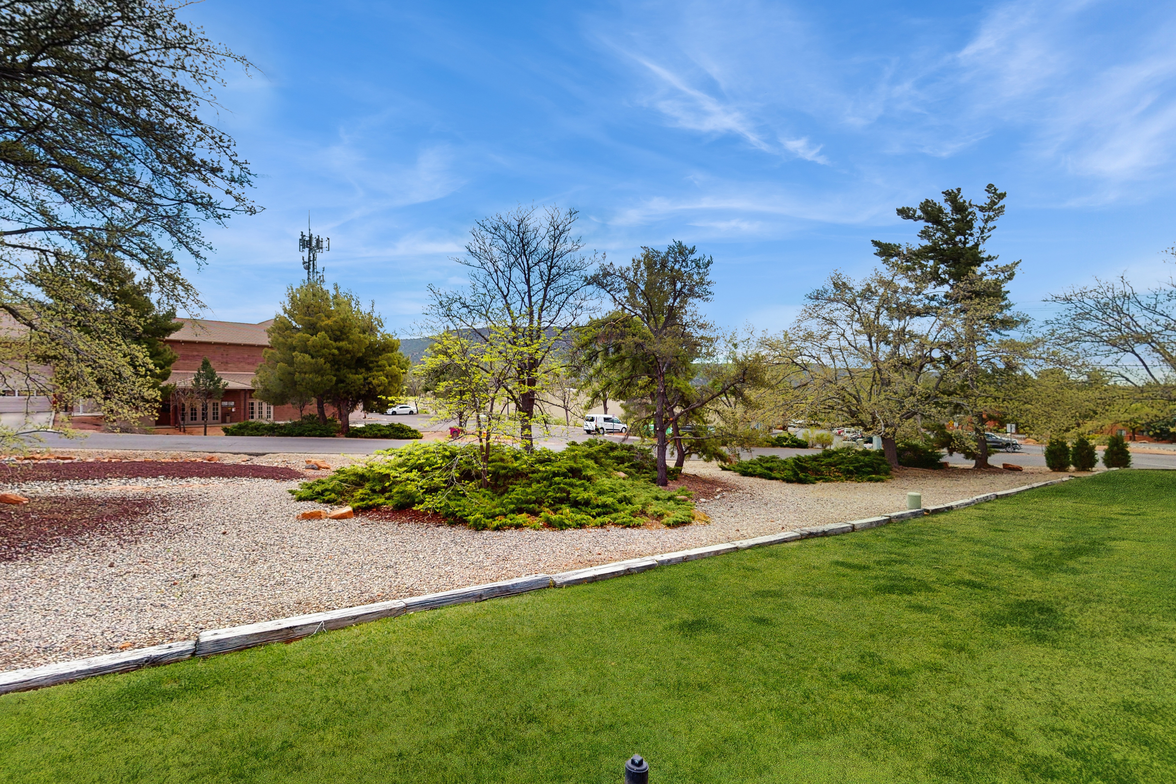 Dog-friendly Sedona town home, walking distance to shops & surrounded by beauty