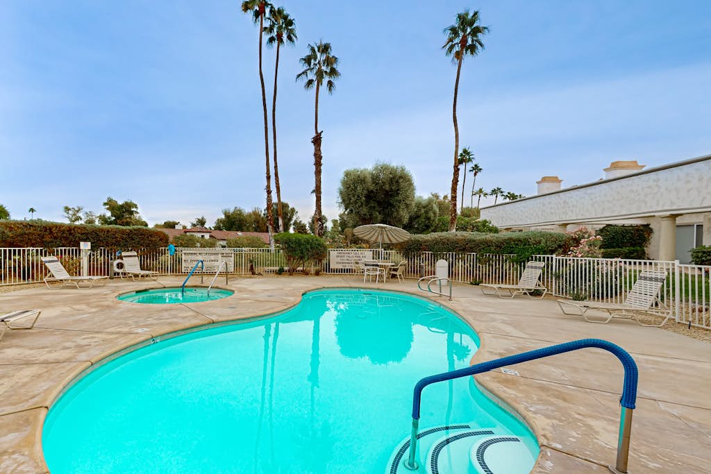 Stunning Condo with Mountain & Golf Course Views - Resort-Style Amenities