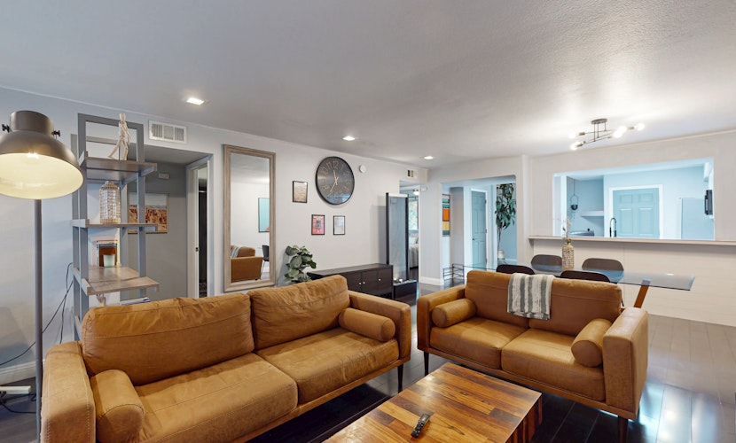 Modern condo w/ shared pool, pool spa, & tennis courts - close to ASU, airport