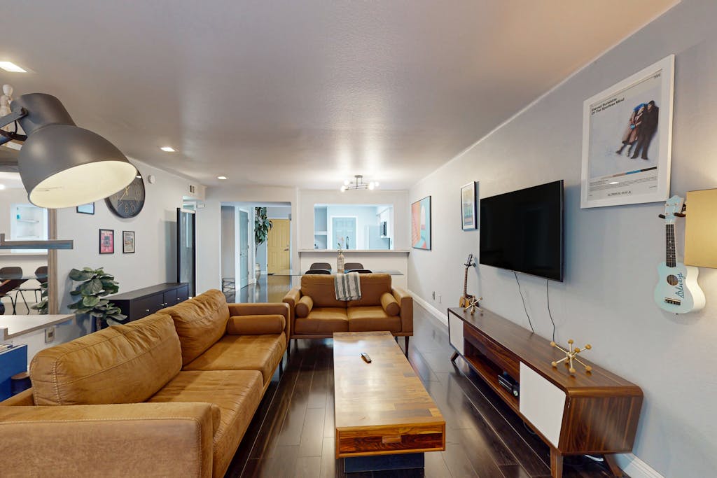 Modern condo w/ shared pool, pool spa, & tennis courts - close to ASU, airport