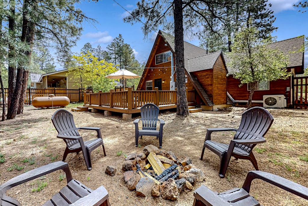 A-frame home with loft, gas grill, partial AC, dog-friendly
